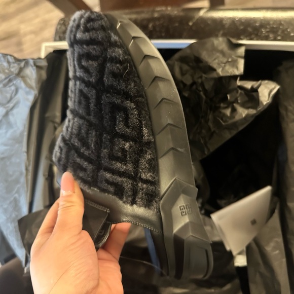 37 authentic brand new in box givenchy fur marshmallow clogs black - $1000 - Picture 2 of 6